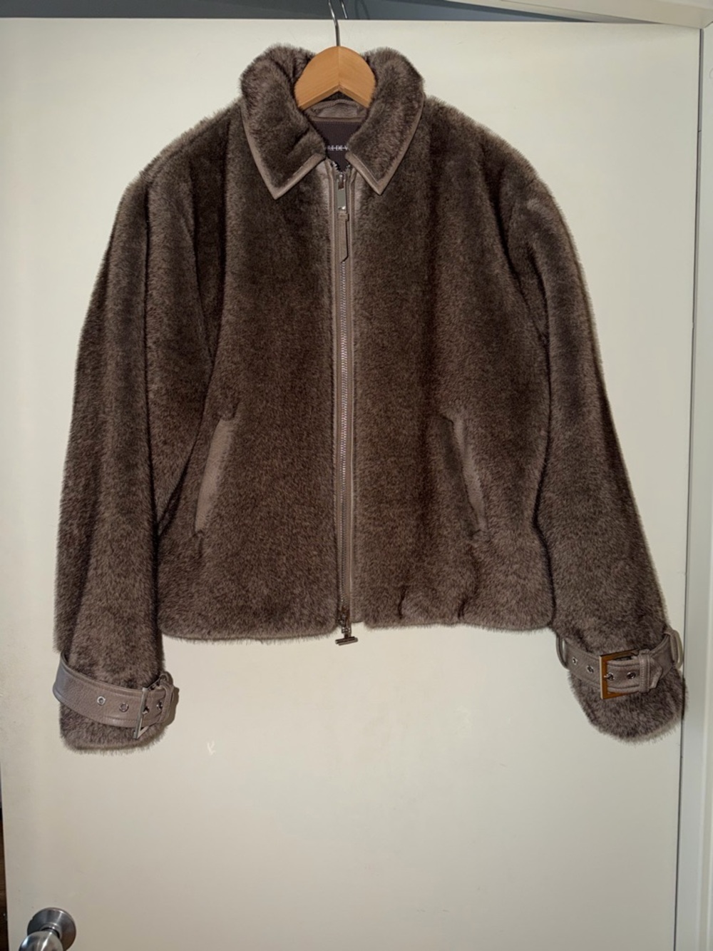 Manière de Voir faux fur jacket